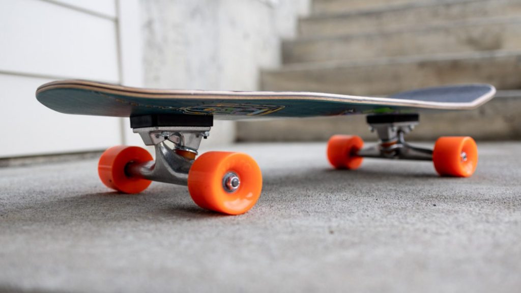 how to put longboard wheels on a skateboard